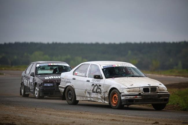 Rywalizacja w klasie BMW E36 trwała do ostatnich metrów. (Zdjęcie: Rallycross Polska)